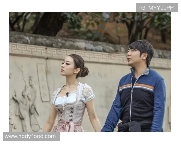 足球明星背后的女人们：她们的爱情故事与生活点滴